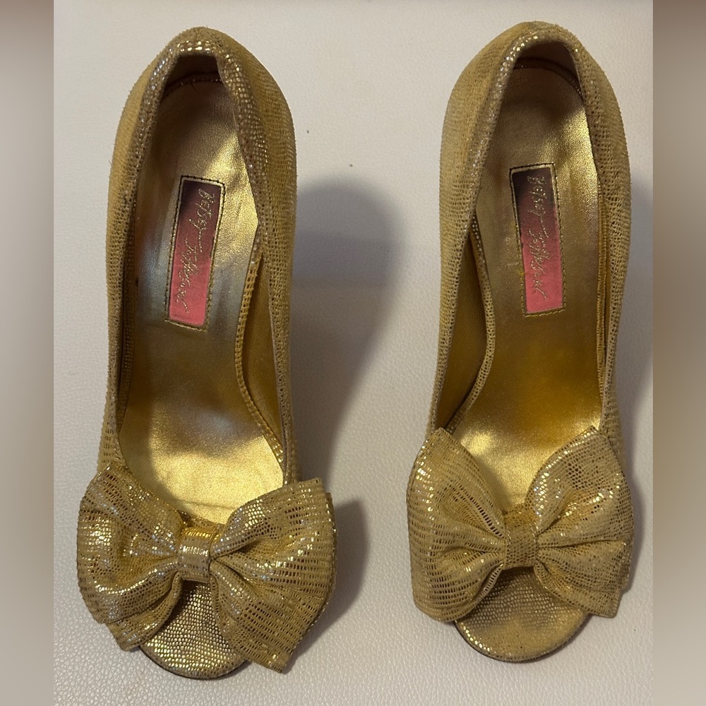 Betsey Johnson Gold Peep Toe Cork Wedge With Bow Size 6